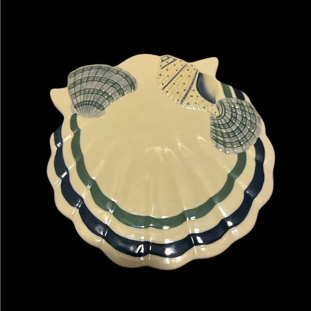 Pfaltzgraff Seashell Ceramic Trivet with Scalloped Edges. Textured. (1-I)
